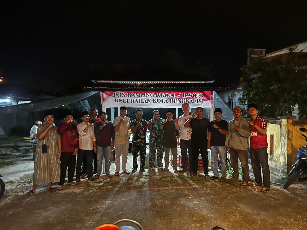 Poskamling RT 001/RW 003 Kelurahan Kota Bengkalis Diresmikan Babinsa Koramil 01/Bkls