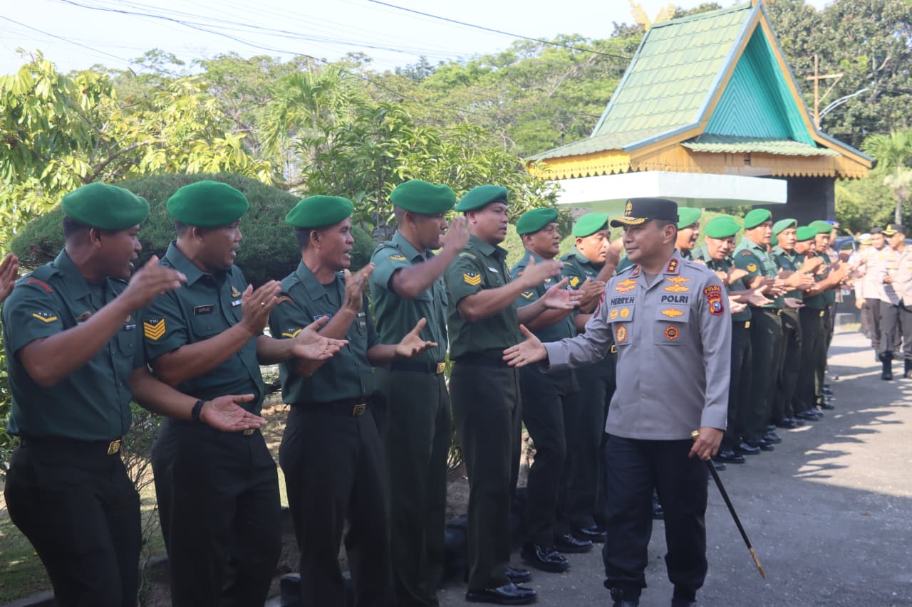 Kapolda Riau Safari Ramadhan di Dumai: Perkuat Sinergi Polri-TNI-Pemda dan Santuni Anak Yatim IMG-20260225-WA0067.jpg