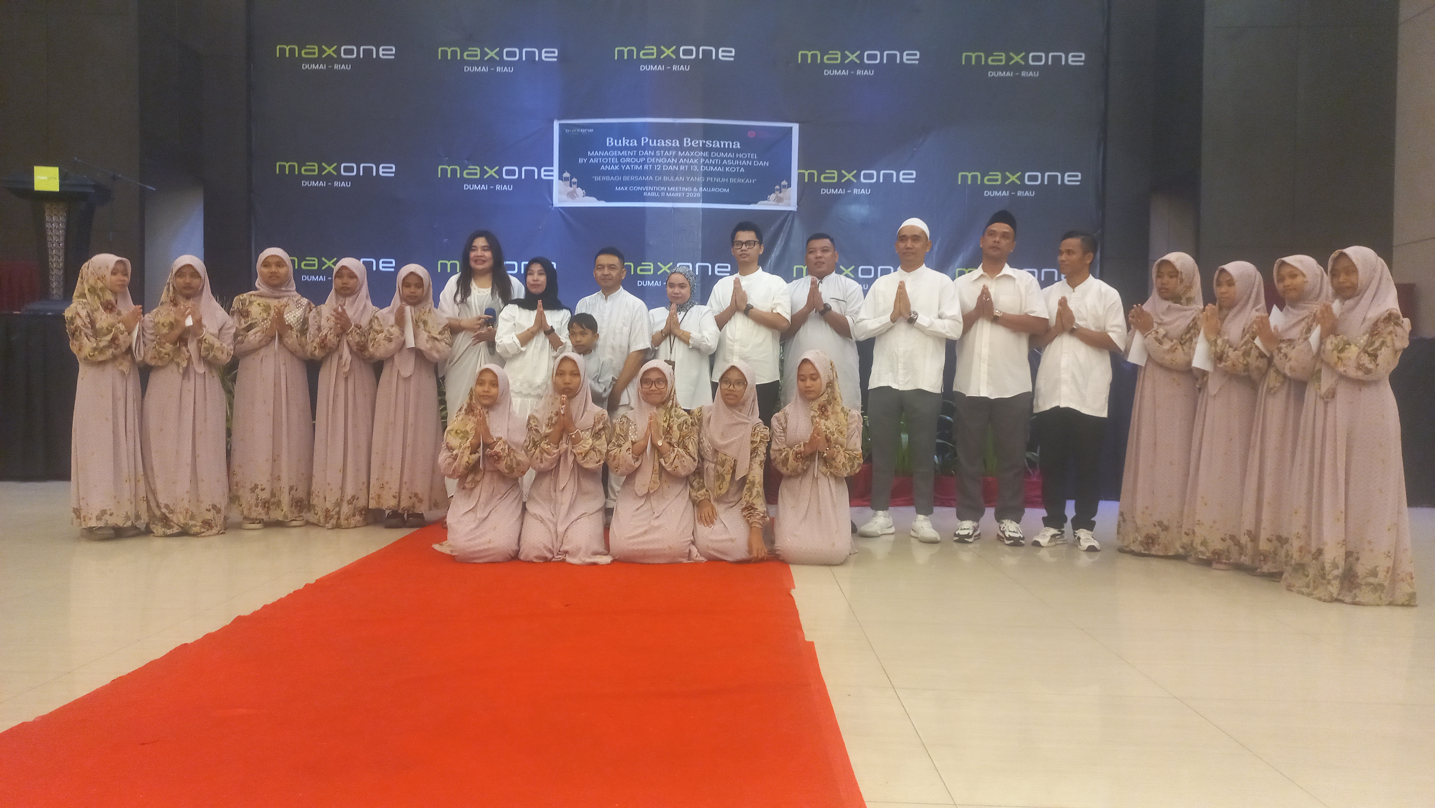 Maxone Dumai Hotel Gelar Buka Puasa Bersama, Berbagi Kebahagiaan dengan Panti Asuhan