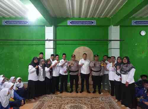 Kapolsek Pasar Kemis Jadi Pembina Upacara di SMP IQRO Tekan kan Bahaya, Bullying dan Kenakalan Remaj
