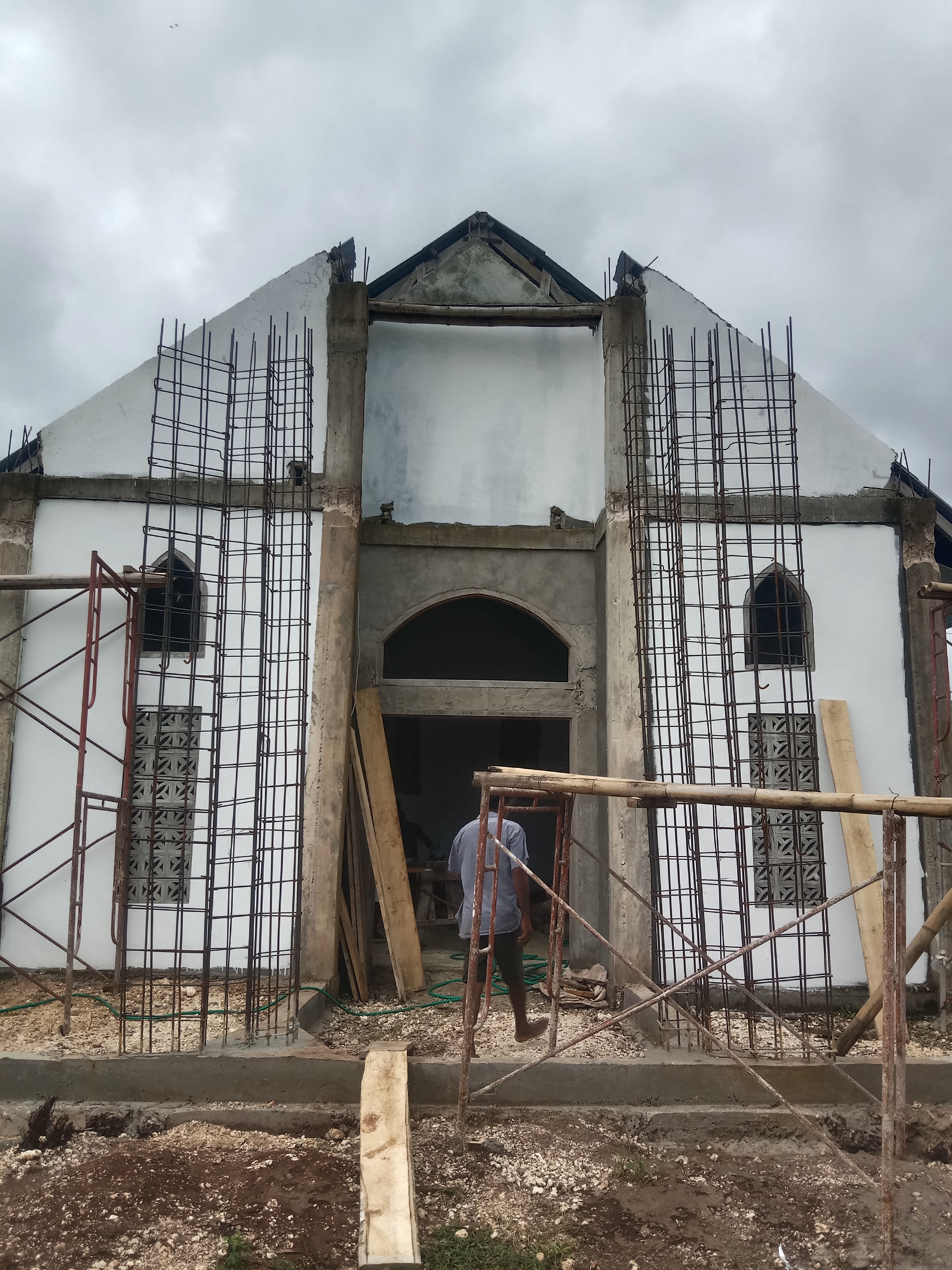 Gereja Oukomene Polres Sumba Barat Daya, mangkrak 1 tahun sekarang  di lanjut.. 
