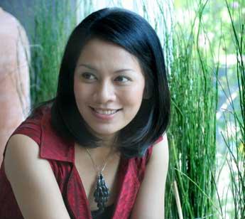 Film Dirilis, Dewi Lestari Deg-degan Menunggu Pemutarannya 65dee.jpg